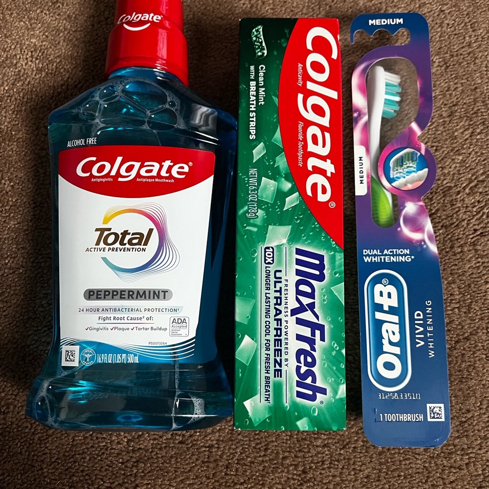 Colgate Total Peppermint Mouthwash & MaxFresh Toothpaste, med toothbrush Bundle
